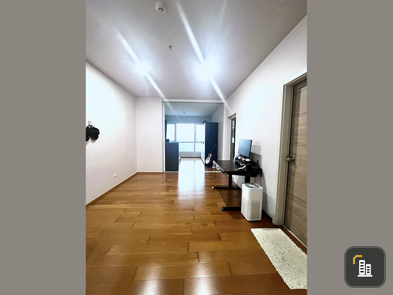 Urgent call: Condo Hive Taksin, spacious room. Comes with great usable space, great price, if you don't buy it you will regret it.