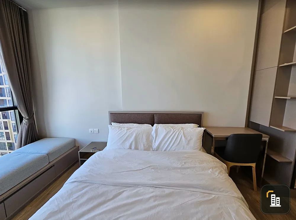 Condo for rent, Oka Haus Sukhumvit 36, complete with furniture and electrical appliances. Ready to move in