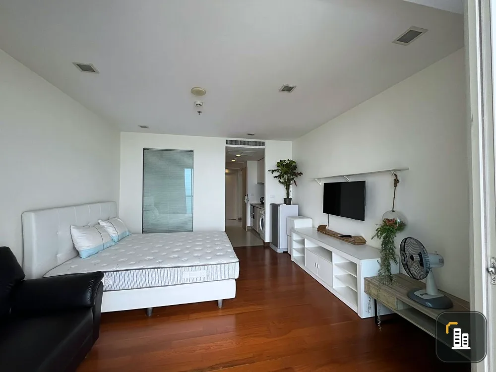 For rent The Palm Wong Amat Beach Pattaya (North Pattaya), very beautiful sea view. The big bed is comfortable. Book now.