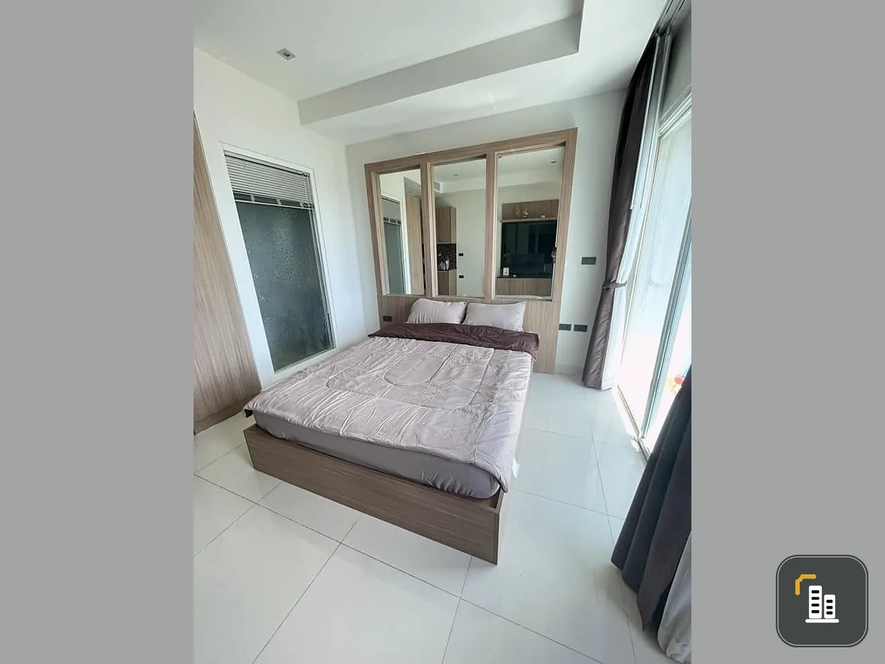 Condo for sale, Nam Talay Condominium (Jomtien), white room, pleasing to the eye. Beautifully decorated, nice to live in, has a sea view, reserve quic