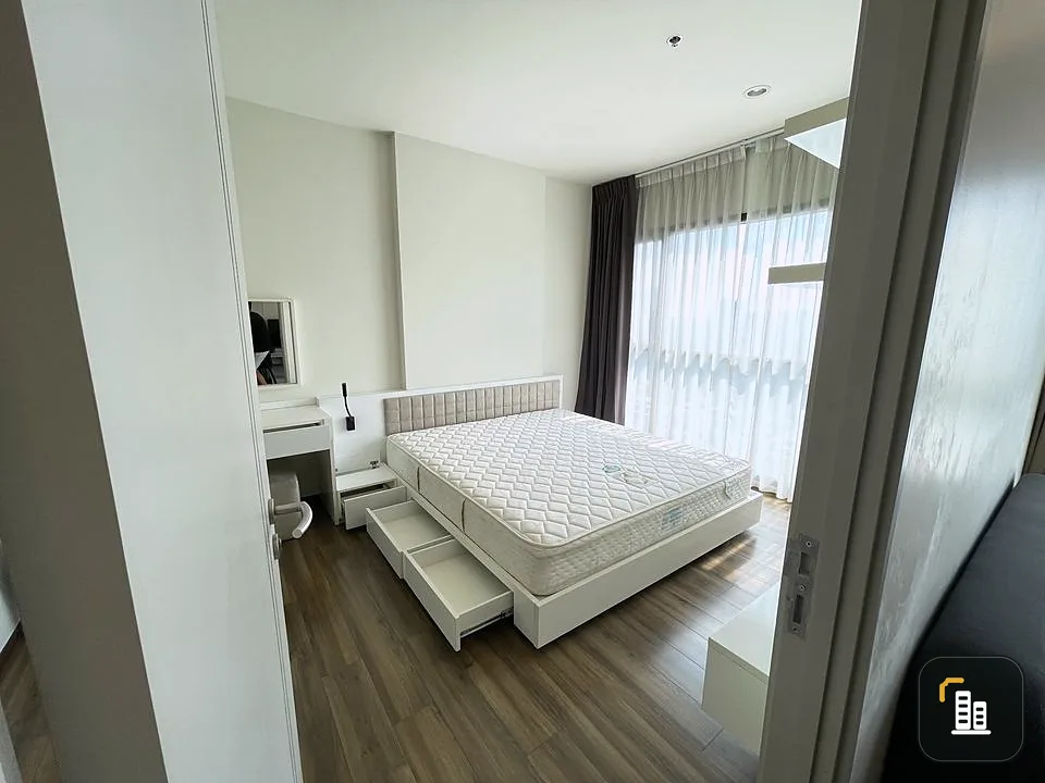 For rent, Wyne Sukhumvit, 2 bedrooms, 2 bathrooms, 27th floor, very high, great view, large room, plenty of usable space, very worth booking.