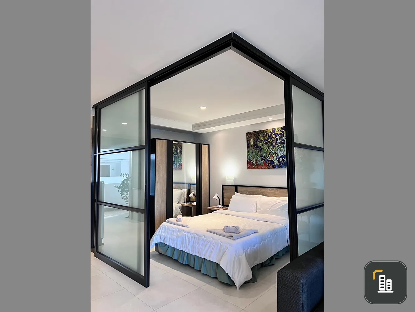 For sale, for rent, Grand View Condo Pattaya (Jomtien), very large room. Beautifully decorated, looks good and stylish, has a sea view. Reserve quickl