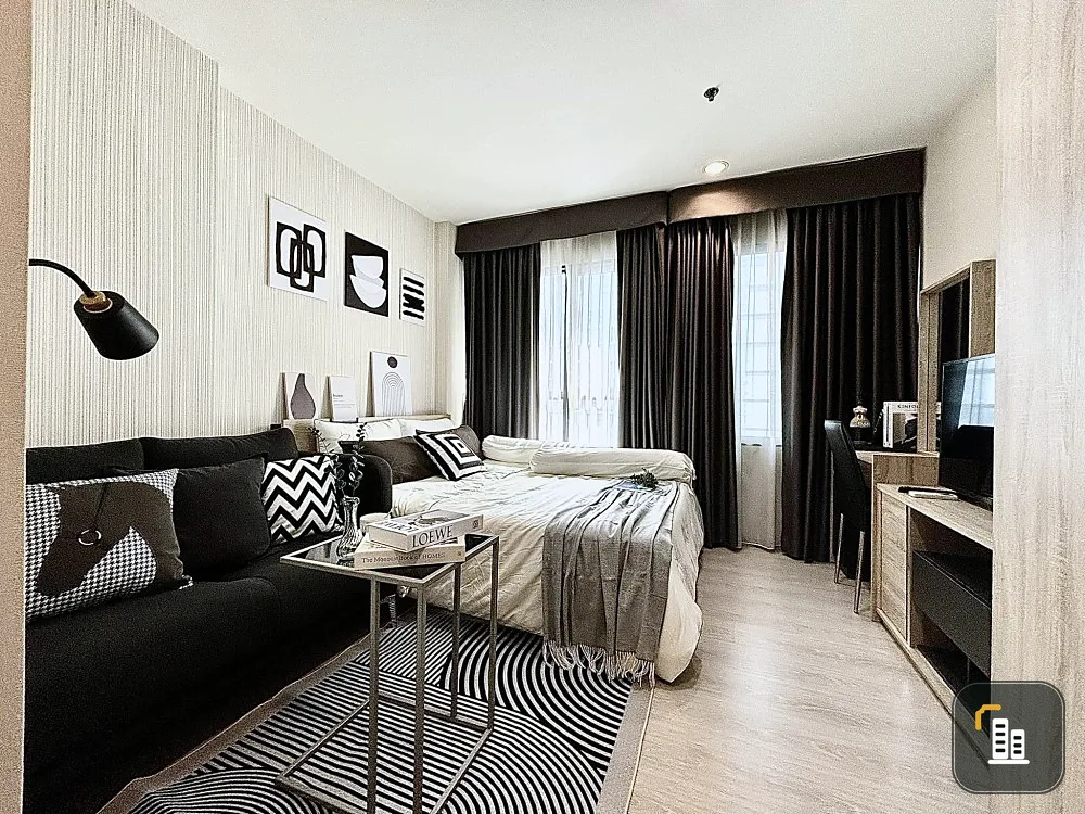 For sale, for rent, Rhythm Asoke 2, beautiful room, with good wallpaper, decorated in black and white tones, very cool, very controlled tone, ready to