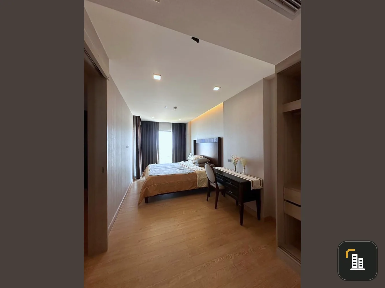 Infinity One for rent, spacious room, lots of usable space, 24th floor, highest floor, feels like being at home. Can't make a reservation?