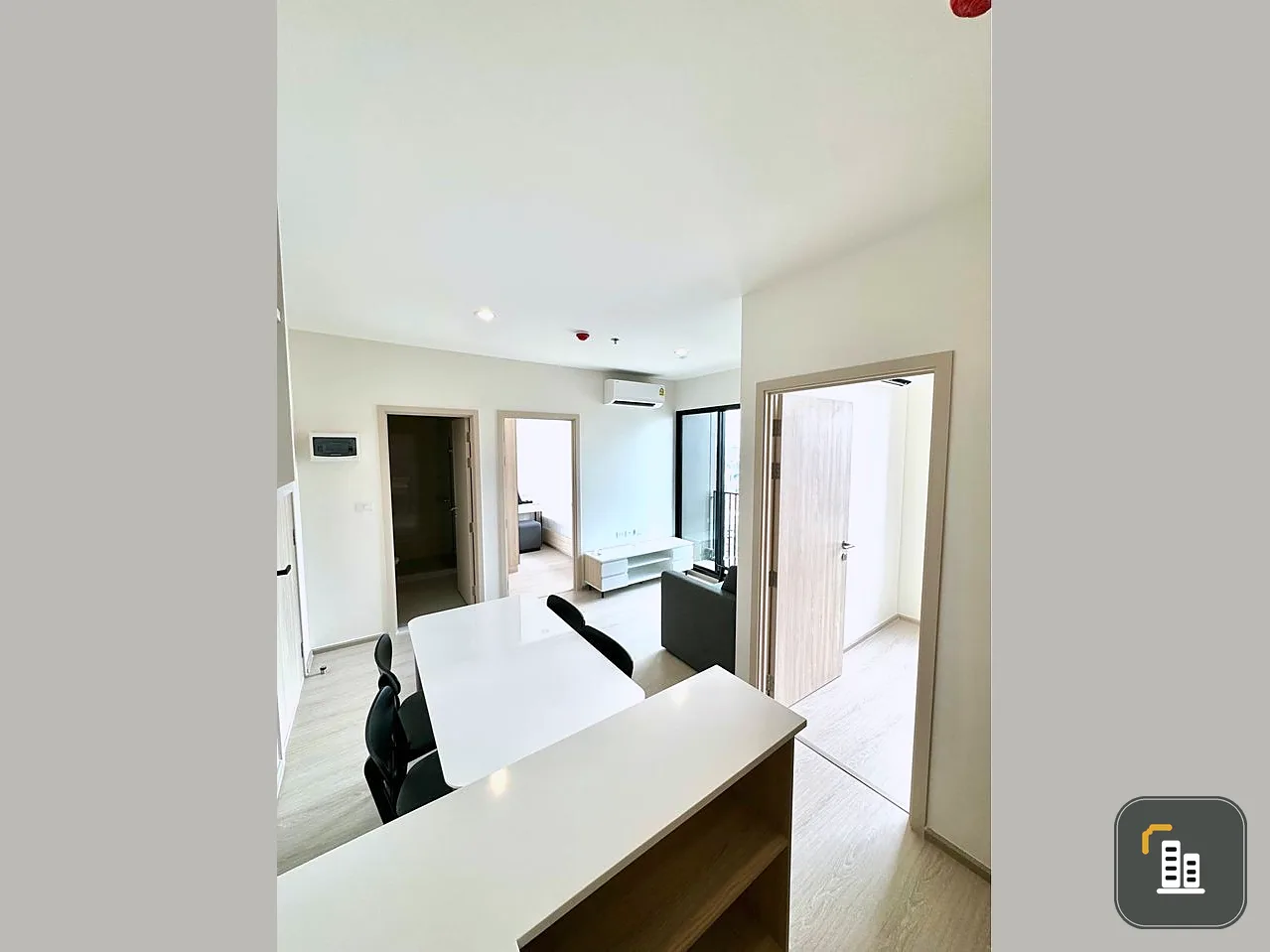 For sale, for rent New Noble Ratchada-Lat Phrao The corner room is private. Not attached to another room The sun is not hot in the north .