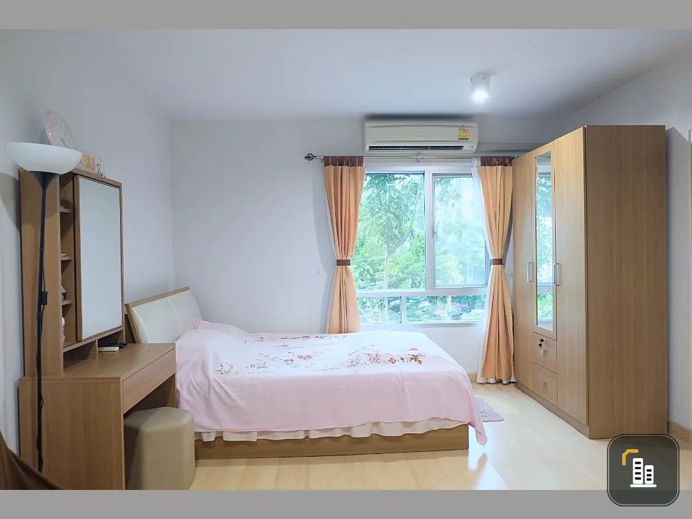 For sale: Iris Avenue On Nut - Wongwaen, 3rd floor, beautiful room, nice to live in, and fully decorated. Book now, urgent.
