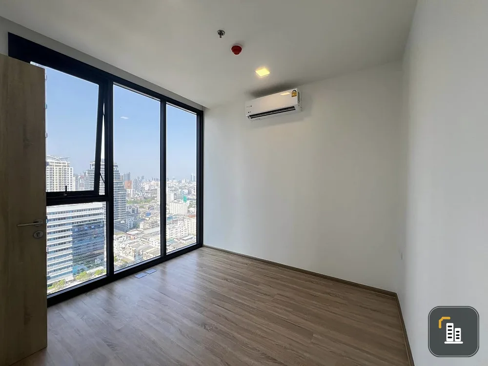 XT Phayathai for sale, high floor, stunning city view. The sun doesn't shine in the north. The room isn't hot. Interested in owning it? Book now.