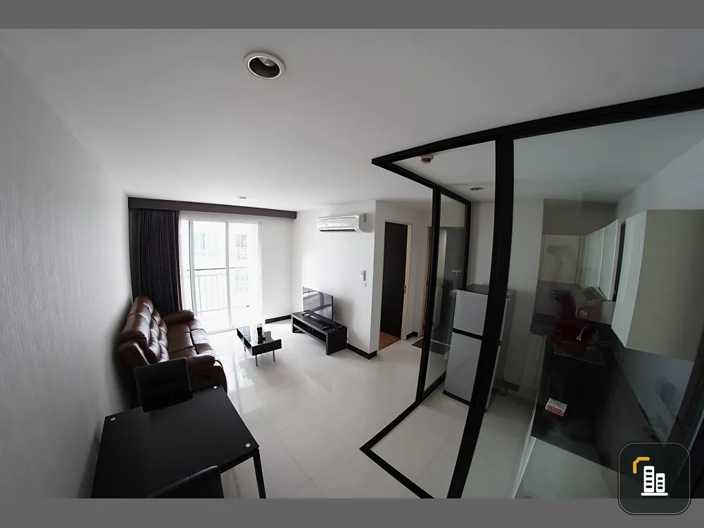 For sale/rent: Voque Sukhumvit 16, swimming pool view, good atmosphere. The room is wide and open. It's not uncomfortable anymore. Hurry and reserve b