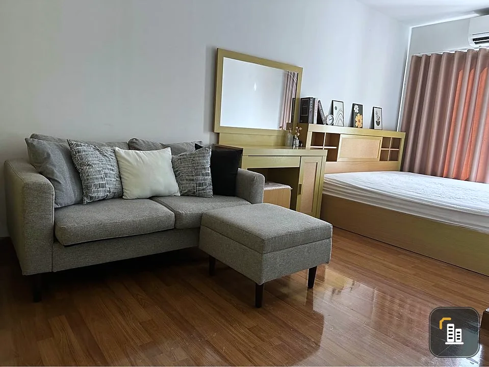 For sale: Regent Home Bangson, 21st floor, highest floor, very good breeze. The room is decorated in wood tones. The atmosphere is relaxing. Book now.