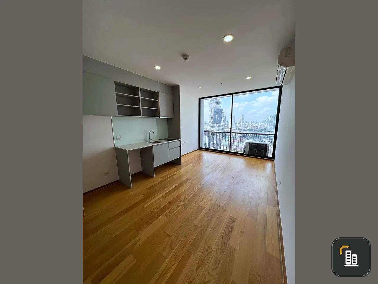 Sell ​​Noble Revo Silom, 24th floor, very high city view, beautiful, clear, clear, clear room, ready to not wait.