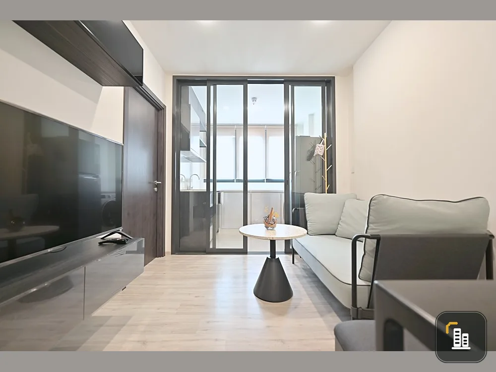 Condo for rent, XT Huai Khwang, white tone room, comfortable to the eye, affordable price. Complete in one place You must reserve now.