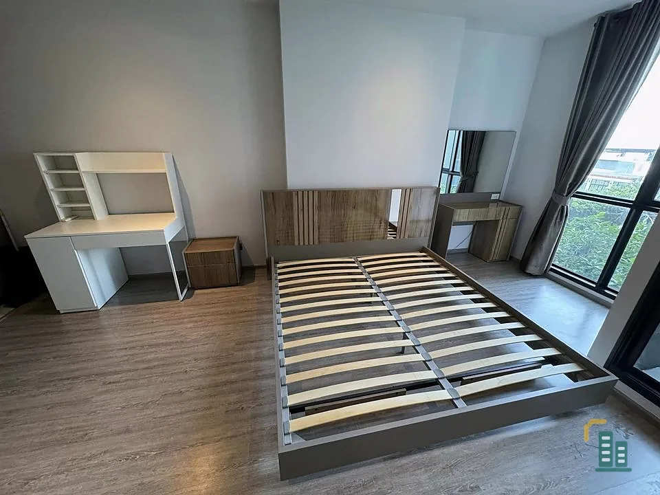 Selling at a loss, Rhythm Ekkamai Condo, studio room, 8th floor, garden view, reasonable price, must buy quickly before you miss out.