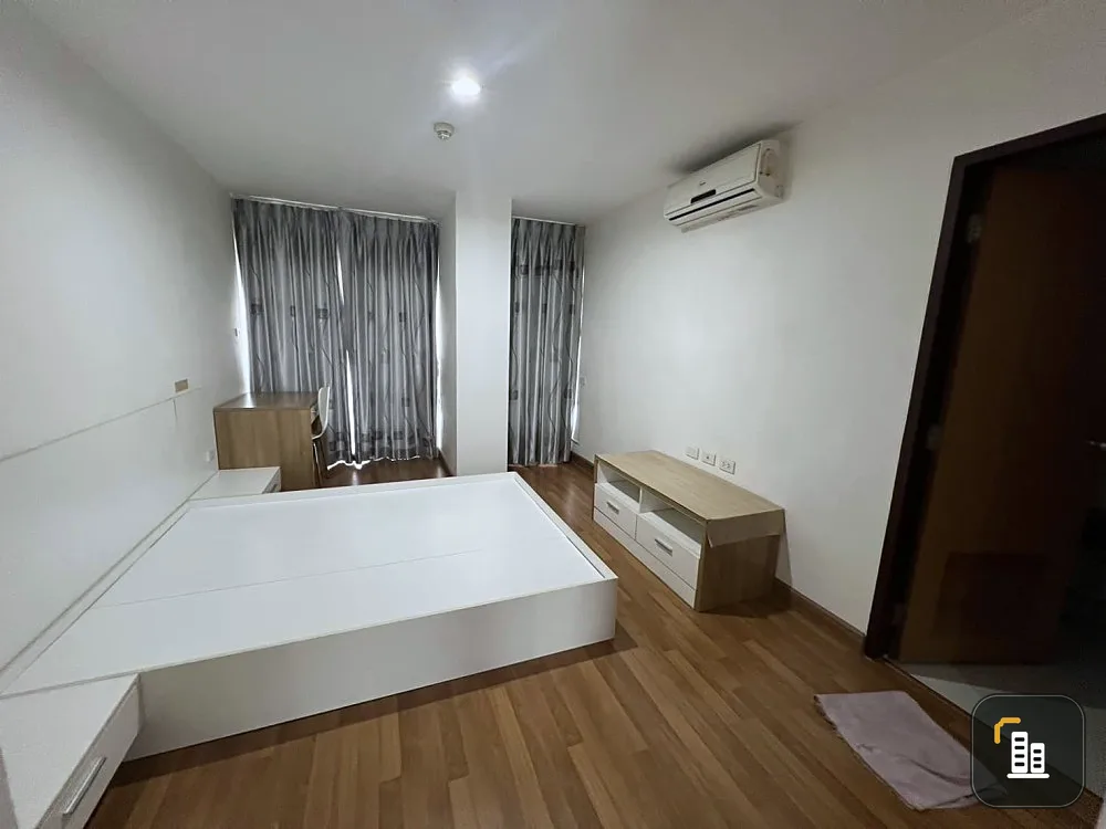 Condo for rent, Greene Suthisan, very spacious room, separated into sections, with built-in kitchen. Don't delay, hurry and book now.