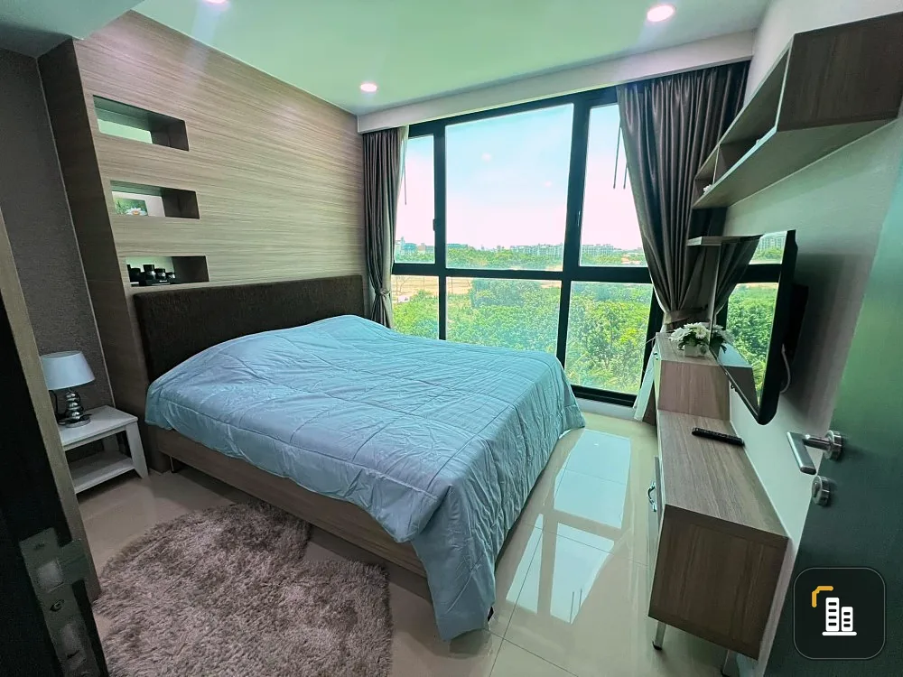 For sale: Dusit Grand Condo View (Jomtien), good quality built-in bedrooms. There's still plenty of usable space left. Don't miss it.