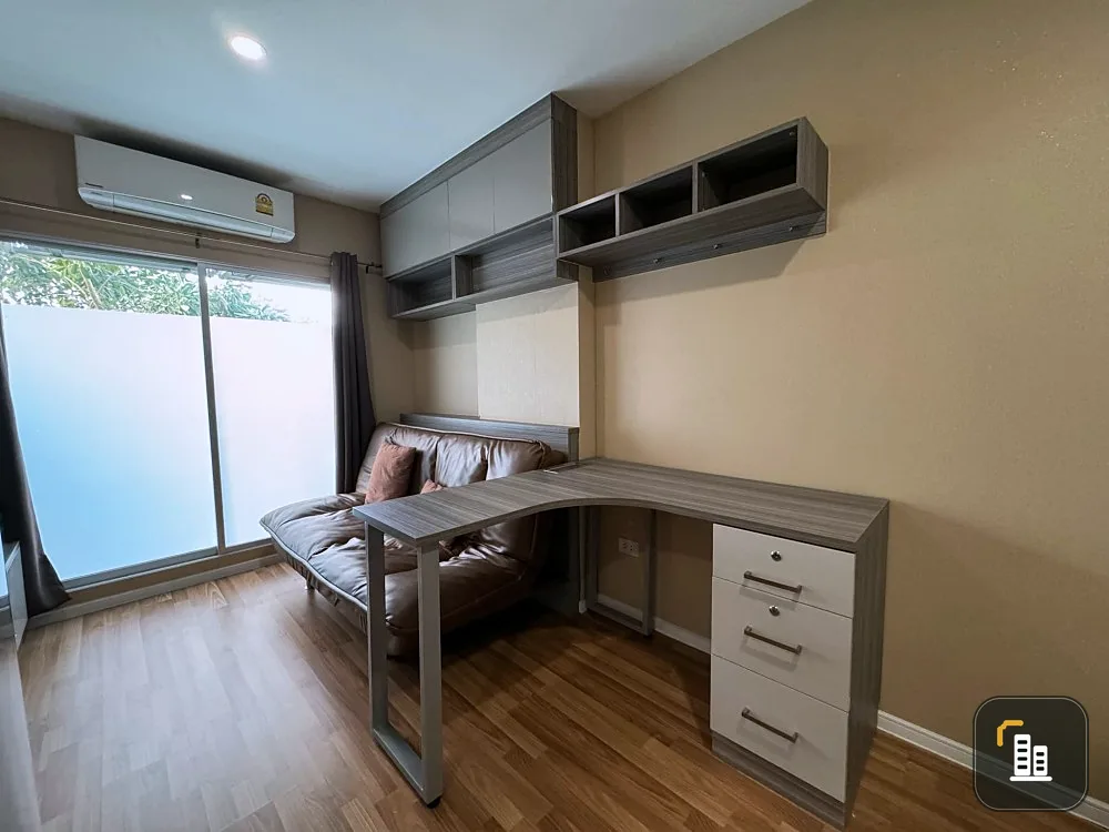 Condo for sale, Lumpini Place Bangna Km.3, bright and comfortable room, good wallpaper, lots of furniture included. If you don't book, you'll miss out
