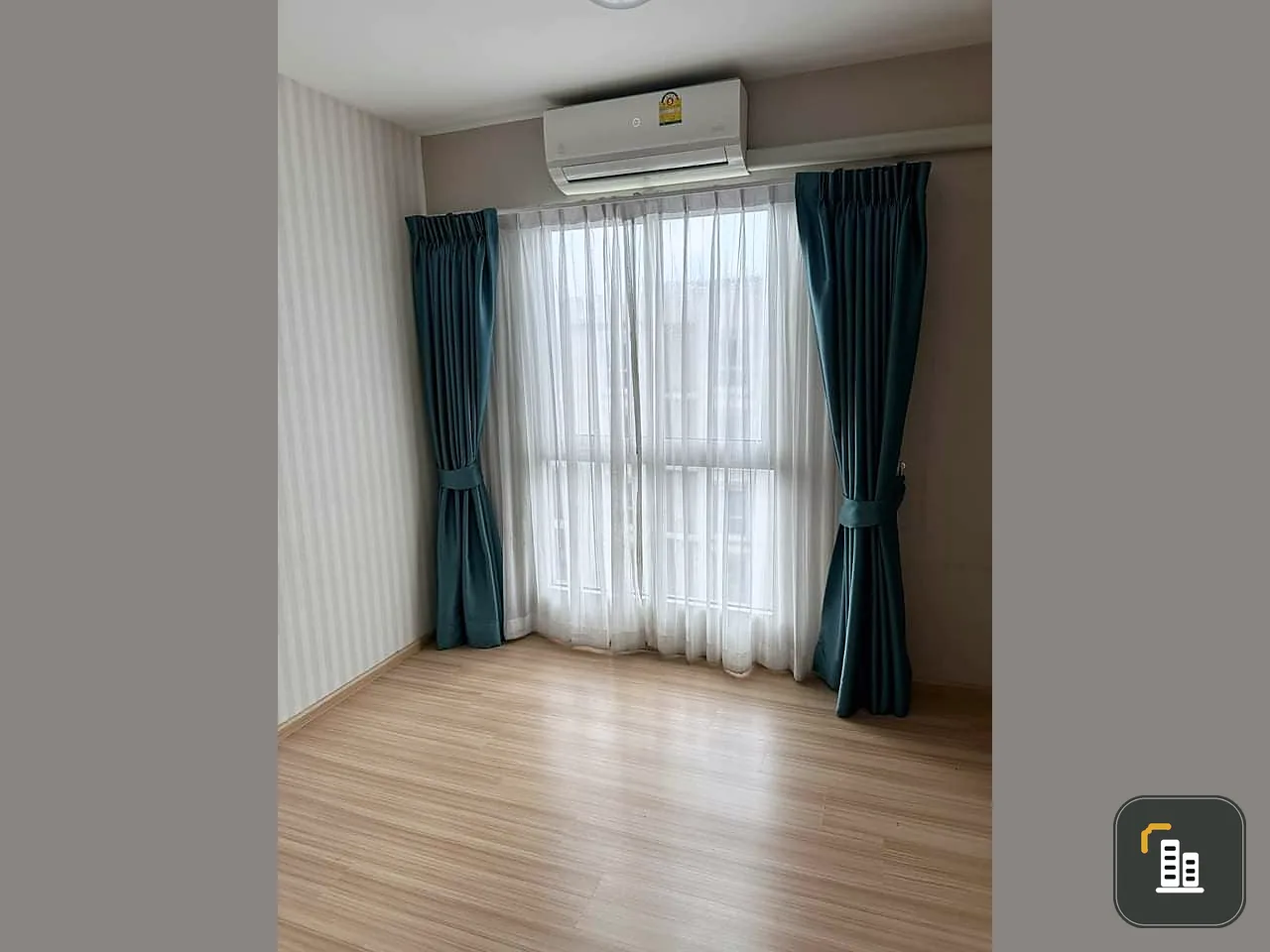 For sale: Plum Condo Chaengwattana, empty room, not too expensive, room decorating lovers shouldn't miss it.