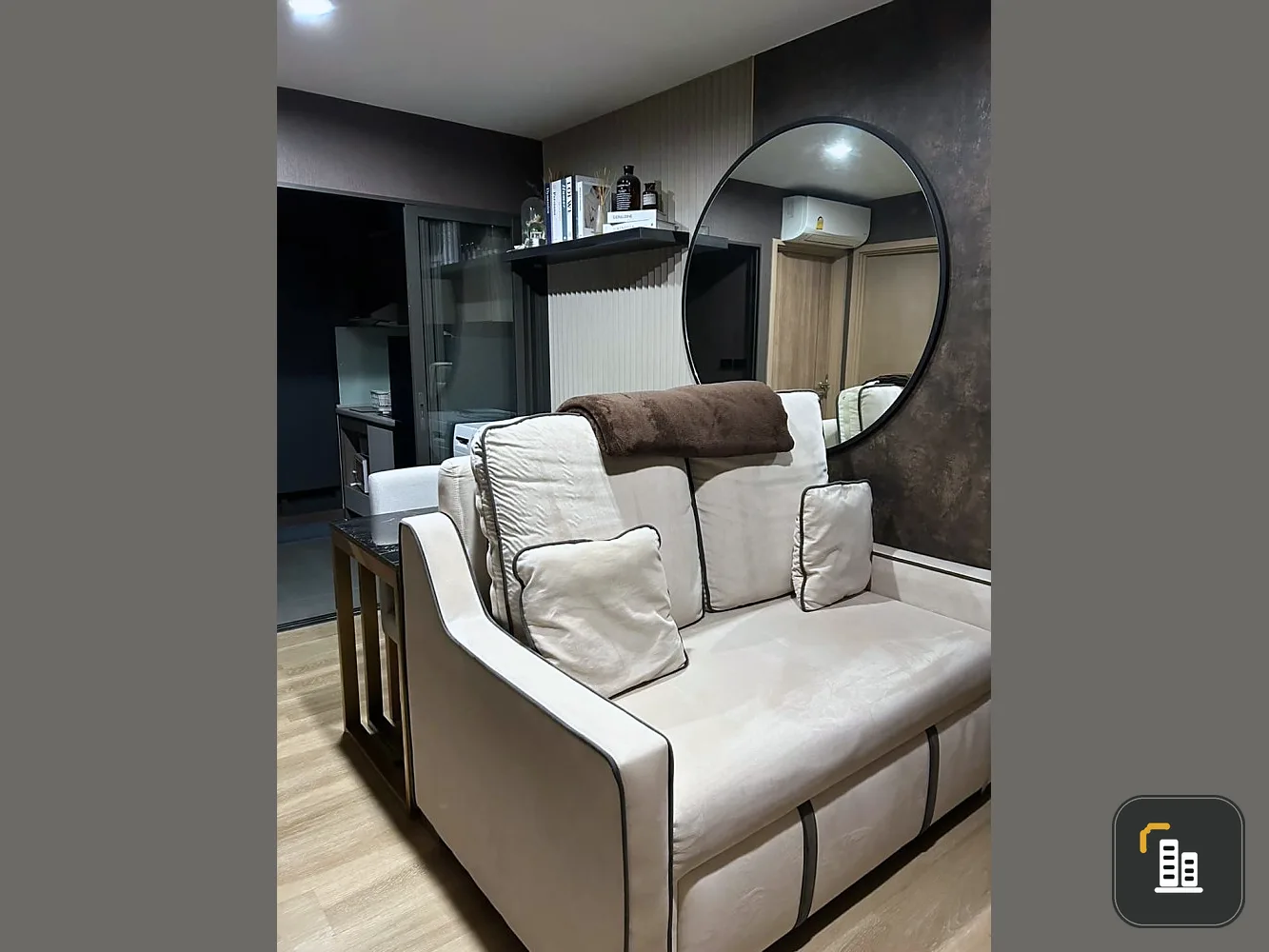 For sale: The Excel Hideaway Sukhumvit 71, corner room, not attached to other rooms. Beautifully decorated. Heavy built-in. Reserve now.
