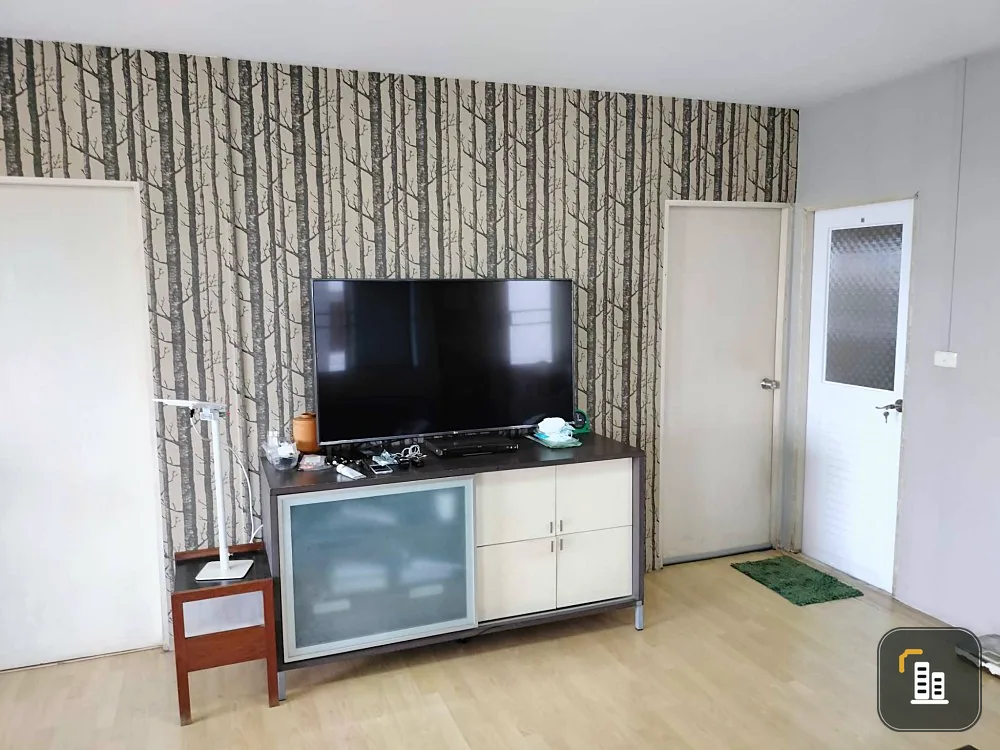 Condo for sale: Garden Court, 2 bedrooms, 2 bathrooms, fully furnished, ready to decorate, just drag your bags.