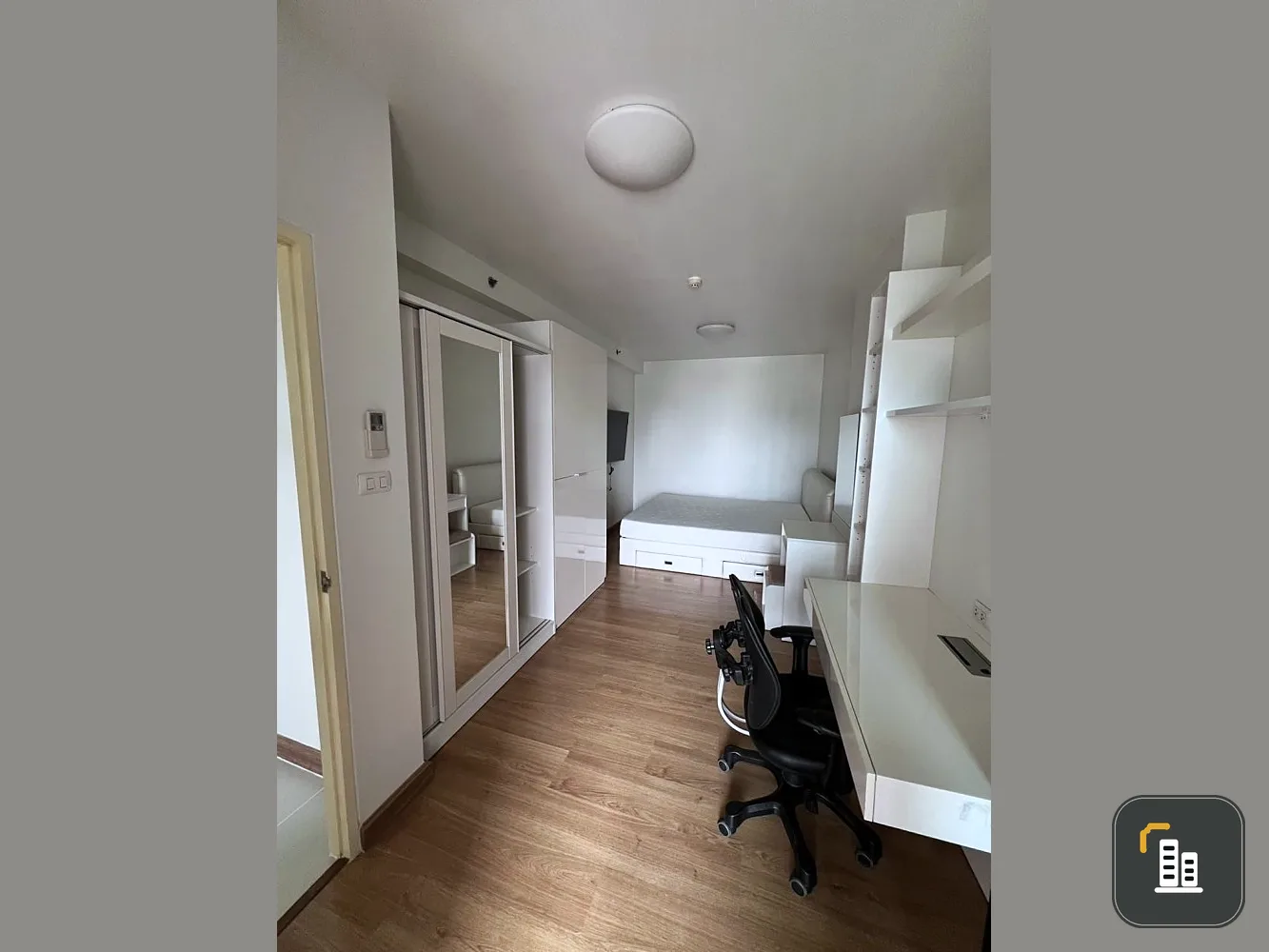 For sale, for rent, Supalai Park Ratchayothin condo, 1 bedroom, 1 bathroom, high view, no blocked view, can reserve now.