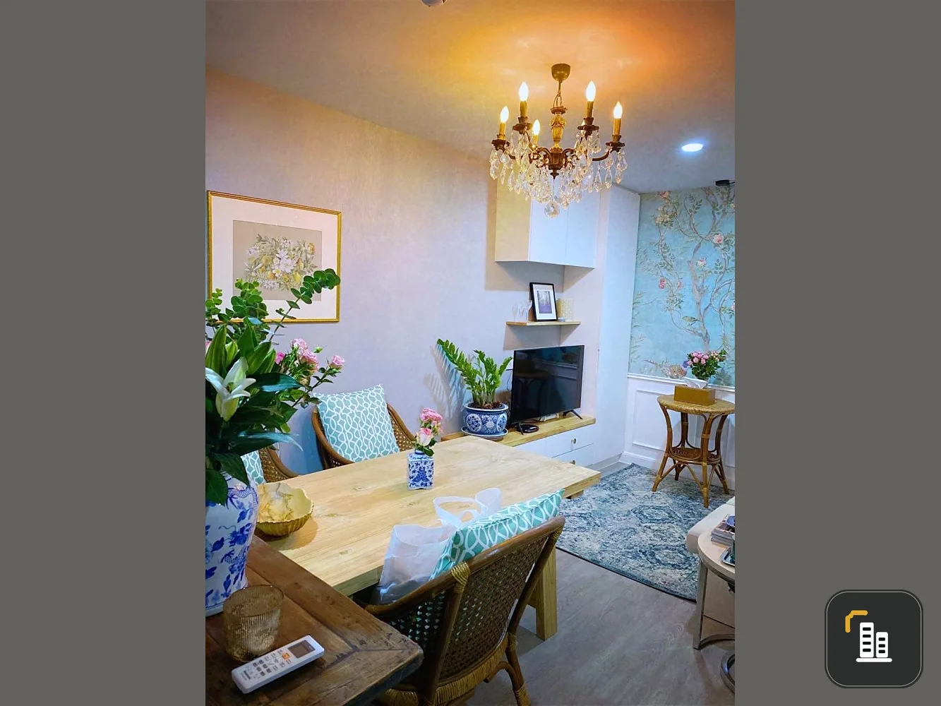 For sale: The Shed Sathorn 1, beautifully decorated room. Hang wallpaper with a very cool floral pattern. Interested in becoming an owner? Reserve now