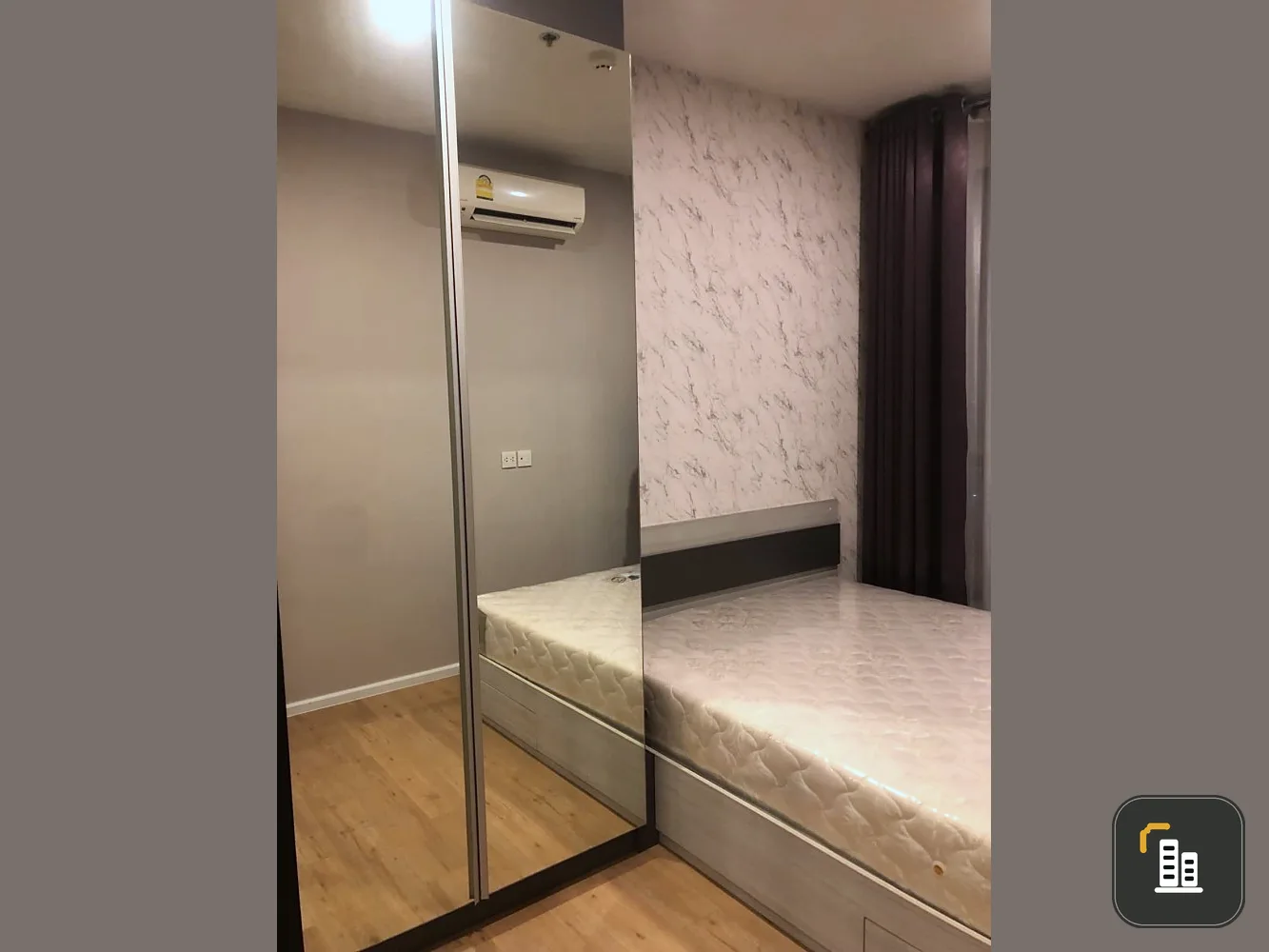 For rent: Notting Hill, Laem Chabang-Sriracha, 27th floor, highest, great city view. Install wallpaper well. Reserve now.