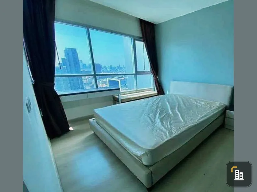 For rent, Life Ratchadaphisek, complete with furniture and electrical appliances. Just carry one bag and move in.