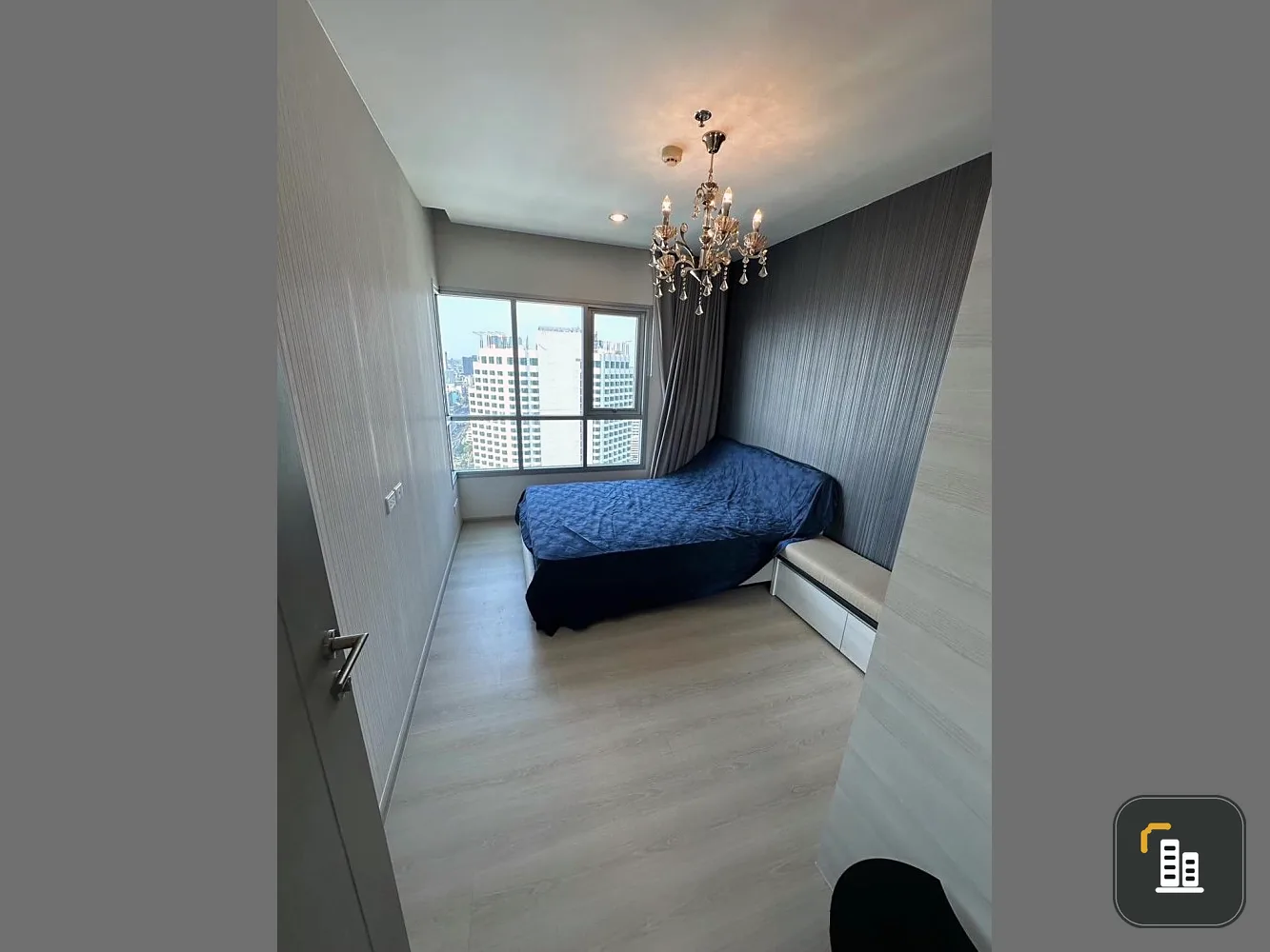 For sale: Life Ratchadapisek Condo, high floor, beautifully decorated room, nice to live in, with facilities, just bring your own luggage and move in.