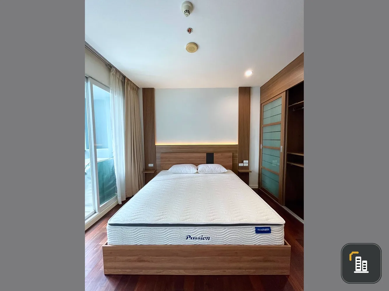 Circle Condominium for rent, 24th floor, STUDIO room, built-in wooden furniture, gives a very homme feel. Book now.