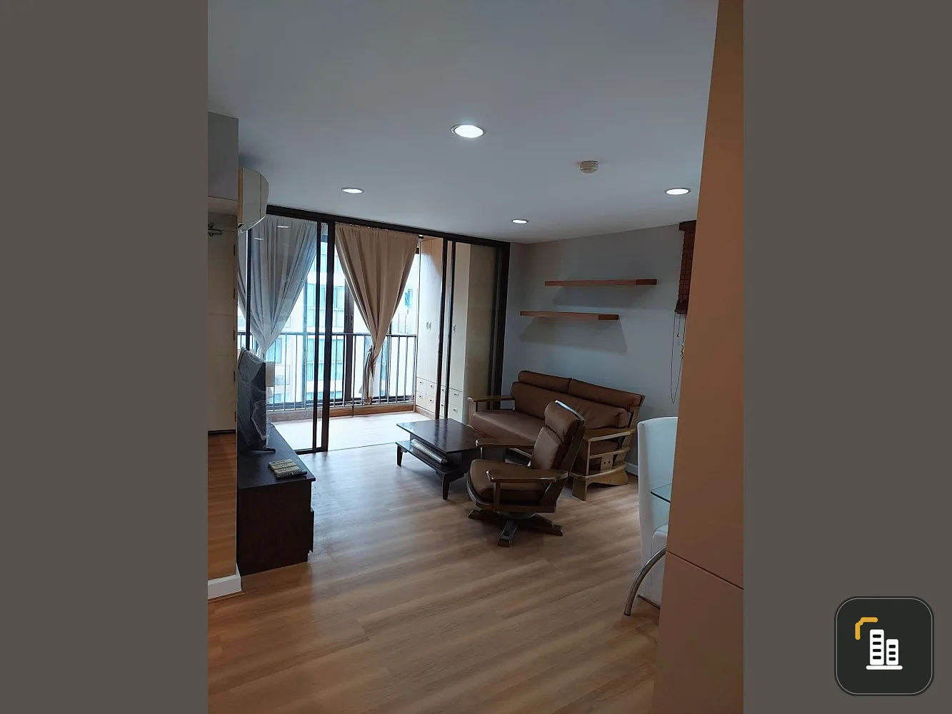 For sale, for rent, Ideo Blucove Sathorn, spacious room, 2 bedrooms, 2 bathrooms, decorated in wood tones, warm atmosphere like home, urgent.