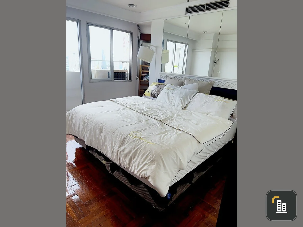 For rent: Witthayu Complex, highest floor, very beautiful city view. Can raise animals Animal lovers, don't miss this. Book now.
