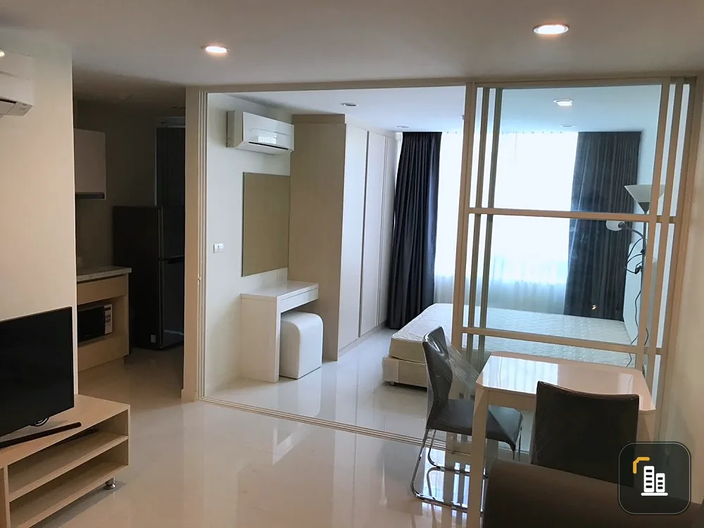 Condo for sale, Element Srinakarin, swimming pool view. Fully built-in furniture Can't miss it anymore.