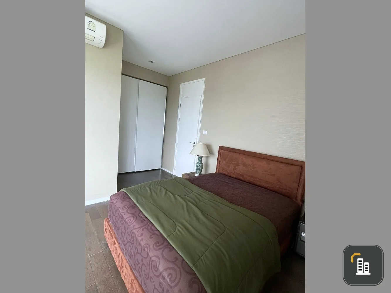 For sale: The Saint Residences, large room, lots of usable space, high floor, view of Chatuchak Park, very shady, don't miss it.