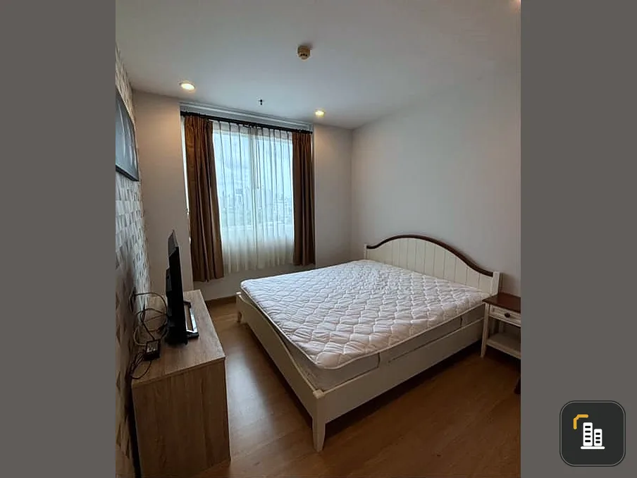 For rent, Supalai Wellington, spacious room. Install the most awesome wallpaper. The large bed was extremely comfortable. Hurry and reserve before you