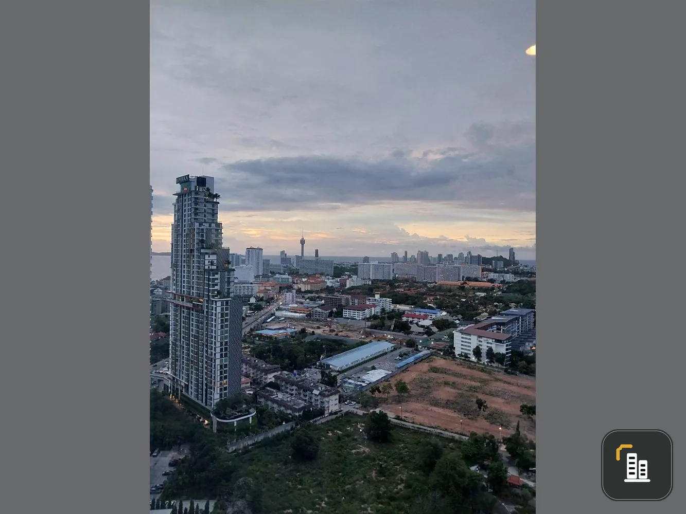 For sale: The Grand Jomtien, high floor, city view, sea view, spacious room. Big screen TV Hurry and reserve yours now.