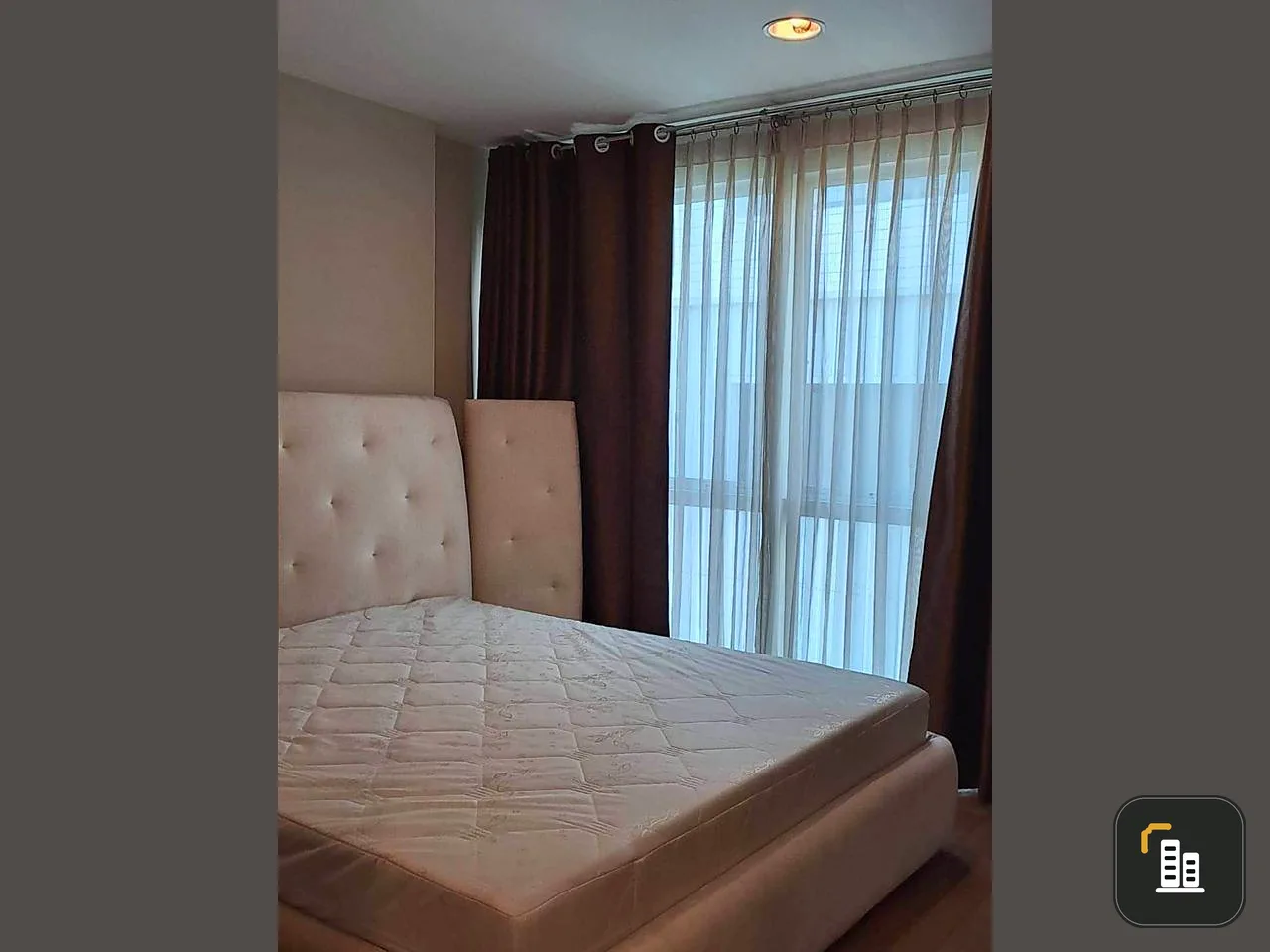 For rent: The Crest Sukhumvit 24, spacious room, comfortable to live in, complete with furniture and electrical appliances. Hurry and reserve now.