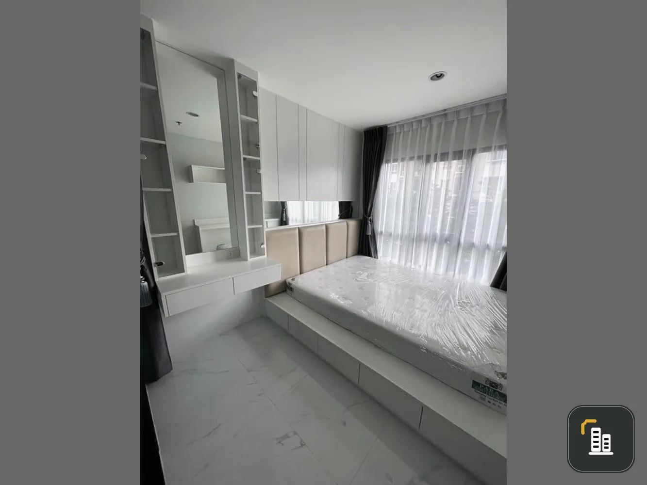 For sale: Regent Home 18 Chaengwattana-Lak Si, 3rd floor, all built-in rooms, luxurious, ready to move in. Book now, don't miss it.