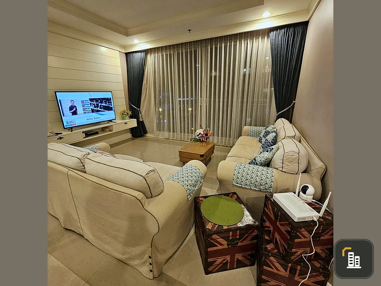 Supalai Wellington for sale, large room, 3 bedrooms, heavily decorated with built-ins throughout the room. Super chill swimming pool view. Book now.