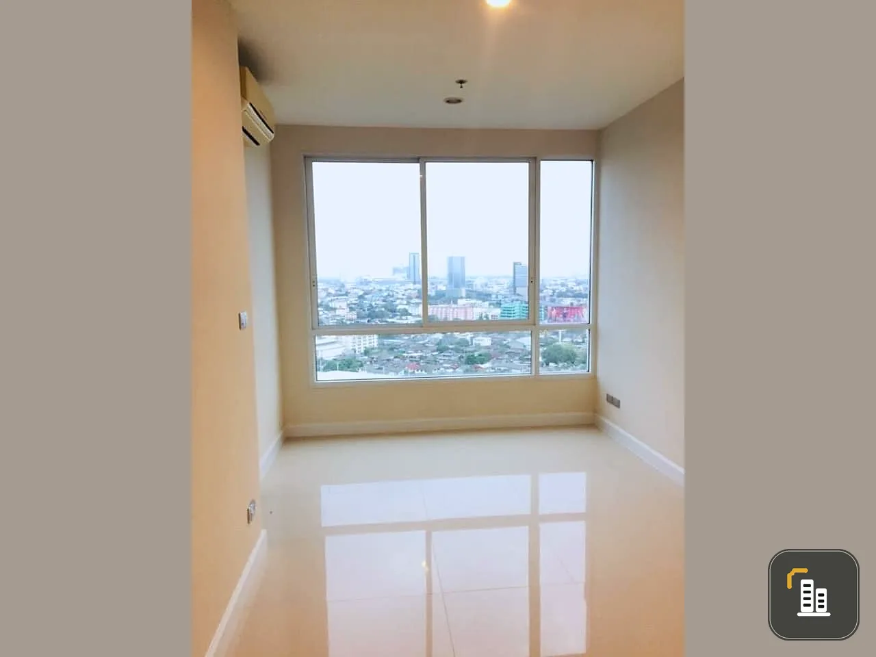 For sale: The Sky Sukhumvit, high floor, water park view, complete electrical appliances. If you don't make a reservation, make a big mistake. Hurry u