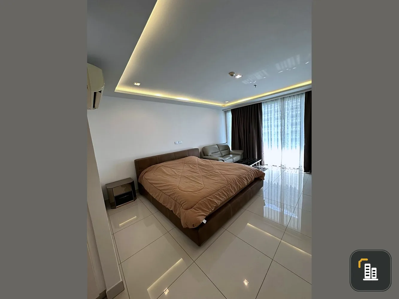 Wongamat Tower for sale (North Pattaya), sea view, great atmosphere. Spacious room with full furniture. Reserve first, get first.