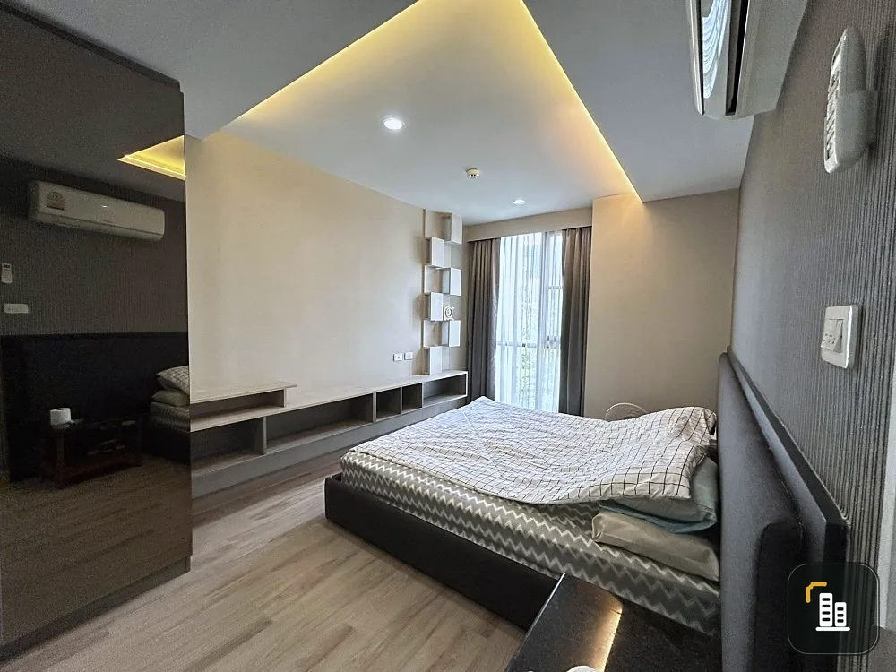 For sale: The Uniqe Ratchada 19, corner room, very private. Beautifully decorated and stylish, with Buit-In and a cool headboard. Book now.
