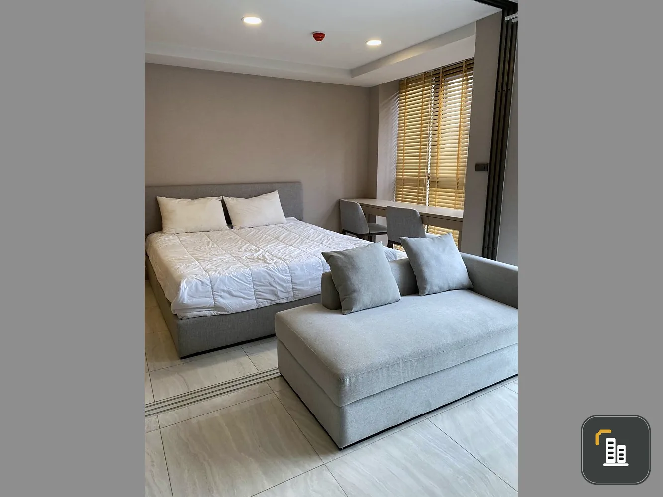 For rent: Walden Asoke, simply decorated. Plus complete furniture. Guaranteed to stay comfortable. Book now.
