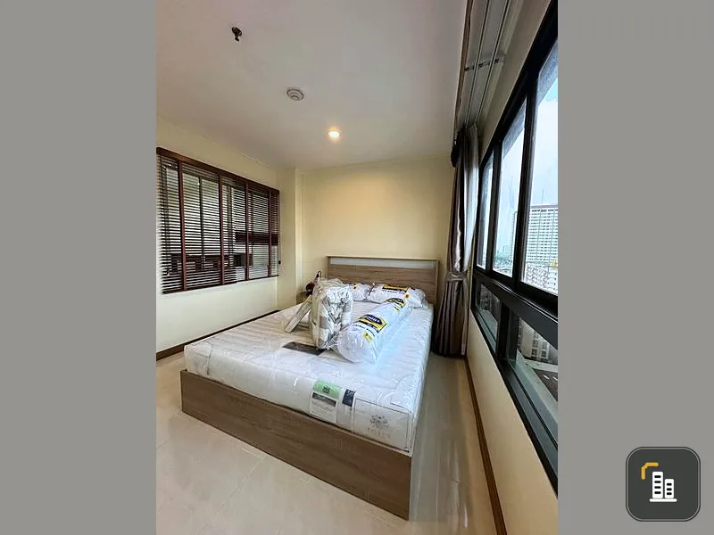 For sale Lumpini Place Pinklao, clean room, comfortable color tones, complete with a complete set of electrical appliances. Hurry and reserve yours no