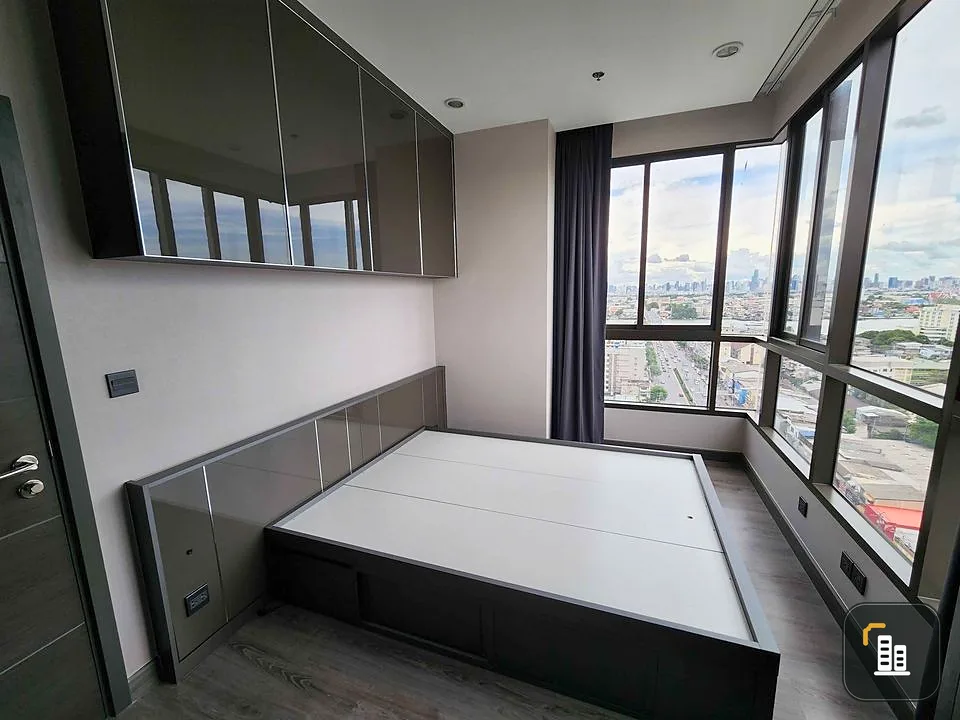 For sale or rent: Urbano Ratchawithi, view of the Chao Phraya River and Rama VIII Bridge, decorated with built-ins throughout the room. Can't reserve?