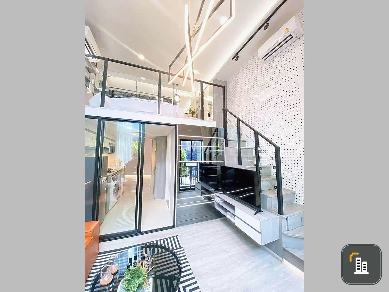 Down payment sale, Origin Plug & Play, Nonthaburi Station, swimming pool view. Overlooking the skytrain Definitely not lonely