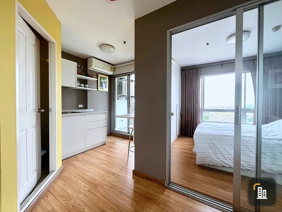 For sale: The Trust Residence Pinklao (Boromarajonani), 24th floor, corner room, beautiful room, nice to live in. Book now, don't miss it.