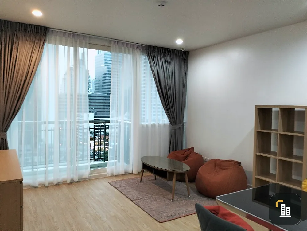 Wind Sukhumvit 23 for sale, spacious room, comfortable to live in, comes with complete decoration. Hurry and reserve yours now.