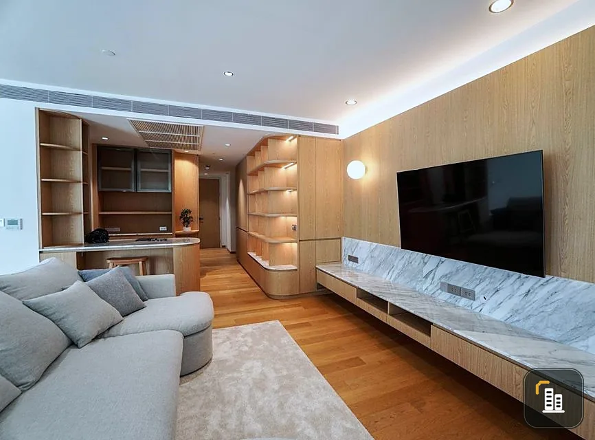 For rent: Supreme Legend, very large room. Decorated with built-in wood tone, Muji style. Plenty of storage space, book now.