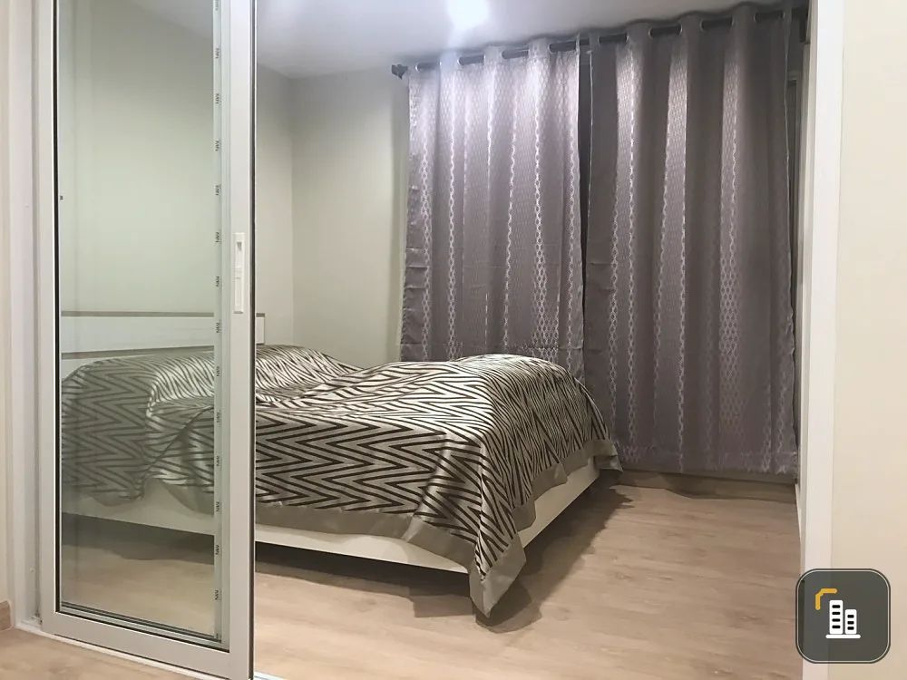 For sale: Tempo One Ramkhamhaeng-Rama 9, 3rd floor, not very high, glass-divided room, furnished, if you don't reserve, you'll miss out.