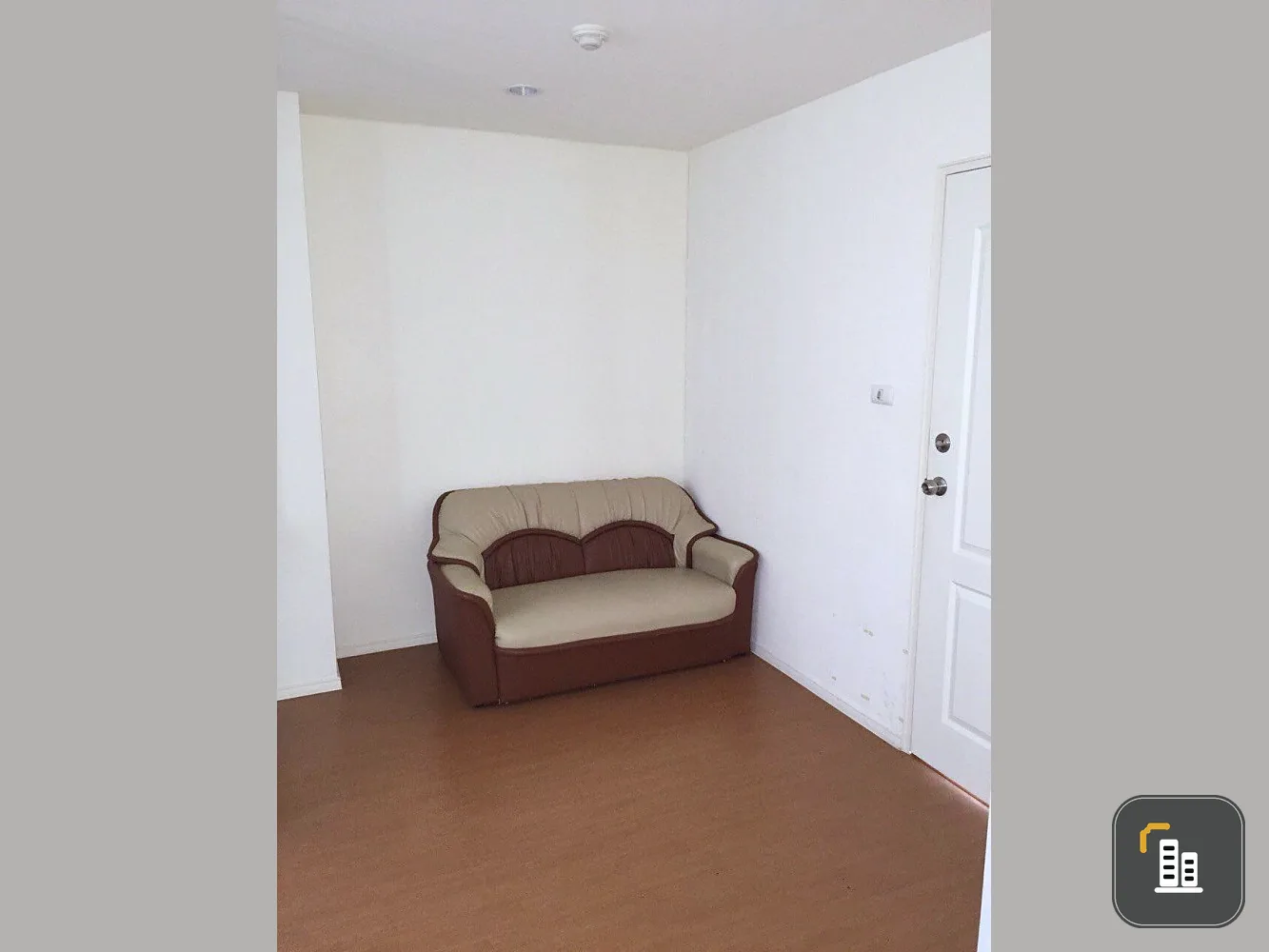 For sale Lumpini Condo Town NIDA-Serithai The corner room is private. Very quiet, suitable for relaxing, good view, urgent.