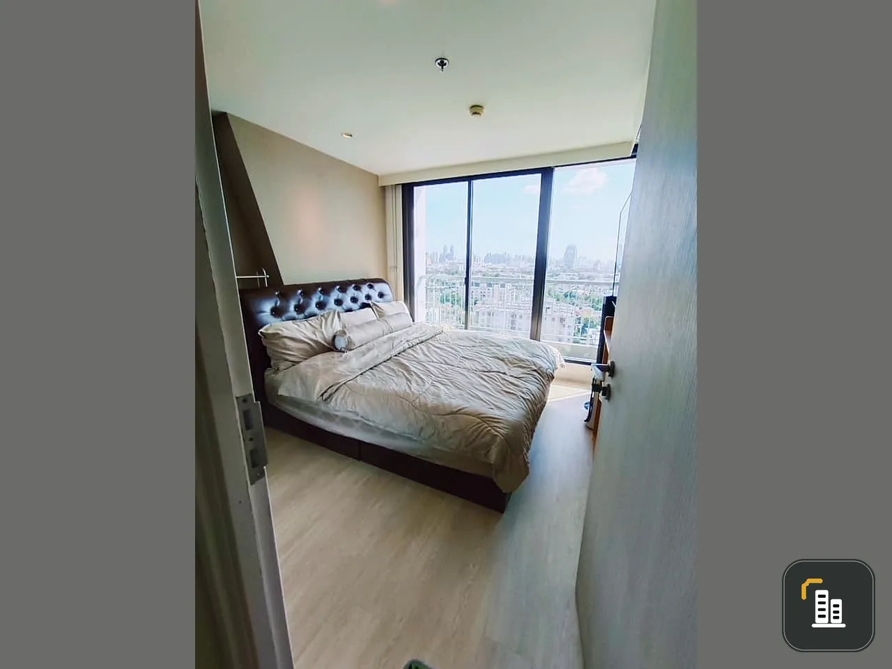For sale rent Sense Phahon Yothin, 16th floor, beautiful city view, large bed, extremely comfortable. Spacious space Fully usable, reserve now.